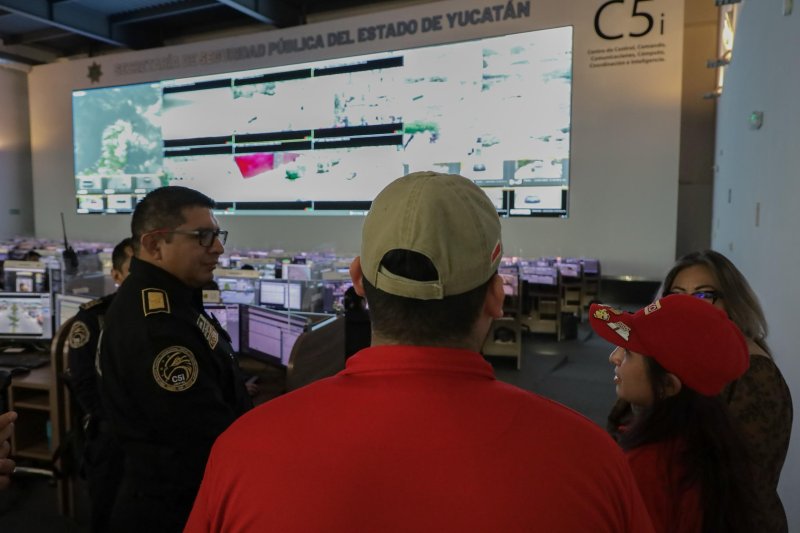 Reconocen a colaboradores de OXXO por activar protocolo de apoyo a mujeres en riesgo