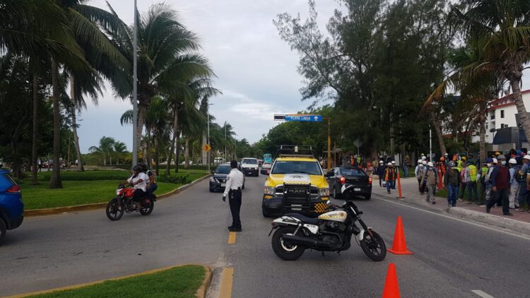 Registran caos vial en zona hotelera de Cancún por obras de mantenimiento