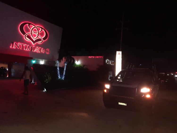 Registran disparos en motel de Playa del Carmen; moviliza a la policía municipal