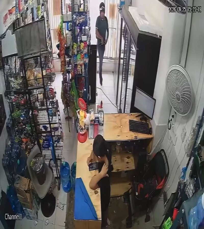 Presunto asalto a tienda de abarrotes en la Región 103 de Cancún
