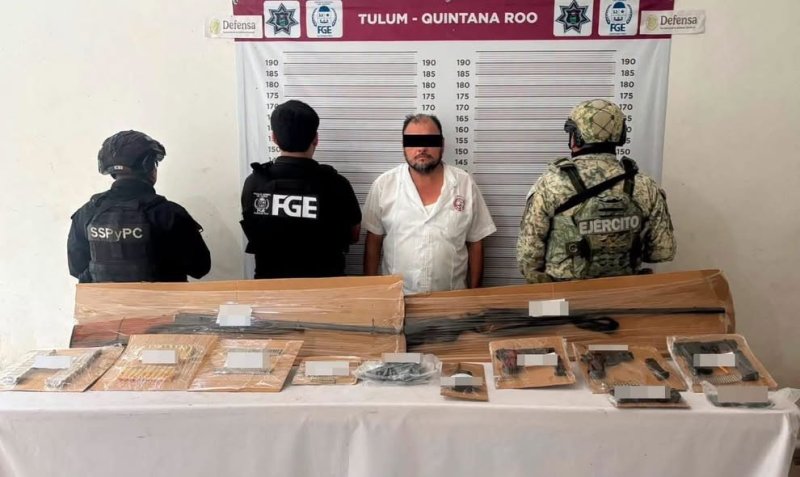¡CAEN TAXISTA CON CINCO ARMAS Y PRESUNTA DROGA EN TULUM! Un hombre identificado como Ricardo “N” fue detenido en Tulum l...