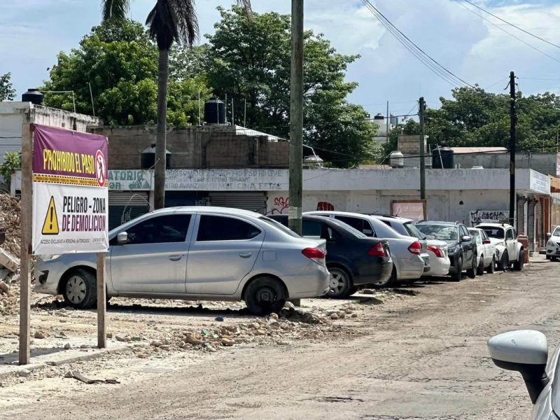 Estacionan en zona de demolición del antiguo Hospital General