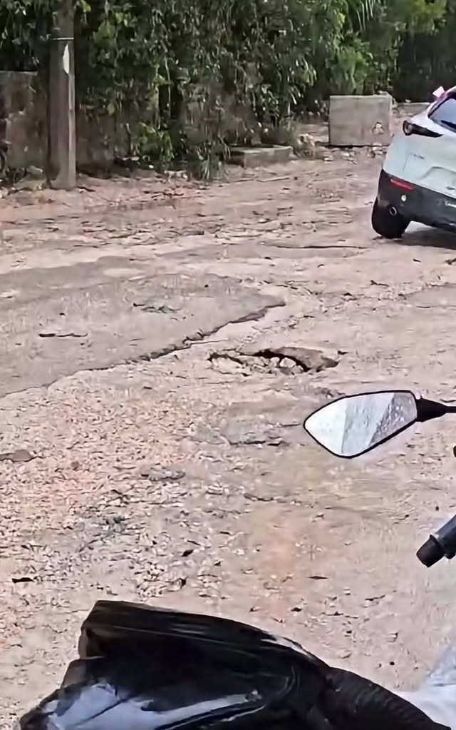 Hundimiento en Avenida Los Colegios de Cancún