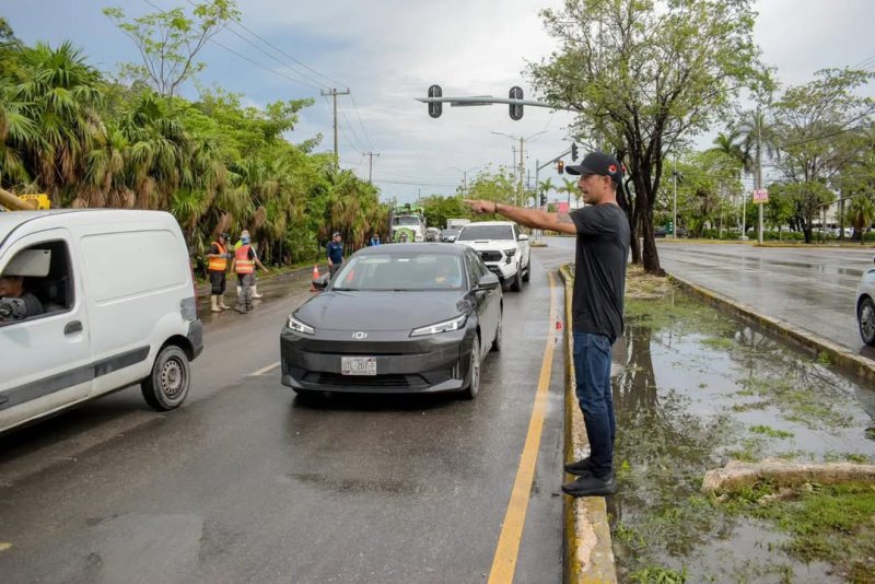 Pablo Gutiérrez lidera operativo tras lluvias en Cancún